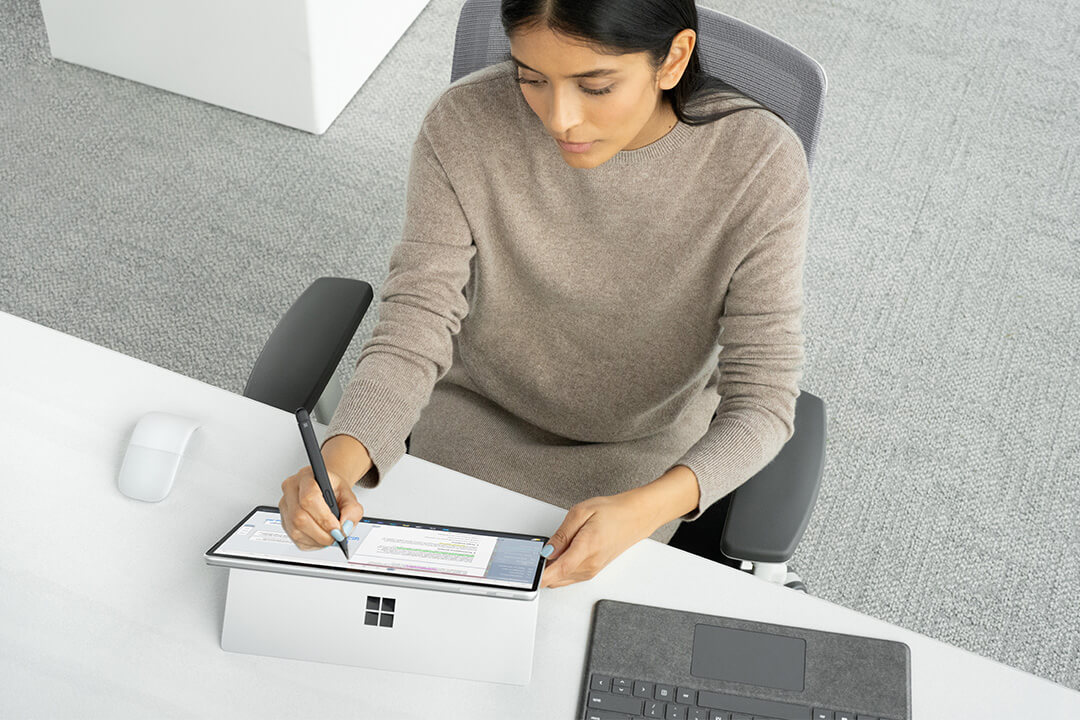 Surface Pro 9适合商务人士的二合一设备展示