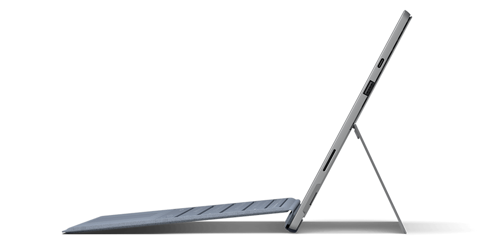 Surface Pro 7 侧面轮廓，附有键盘盖