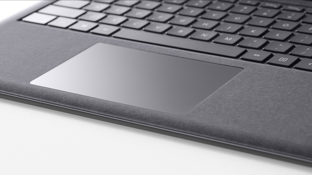 Surface Laptop 4 商用版键盘和触控板的特写视图。