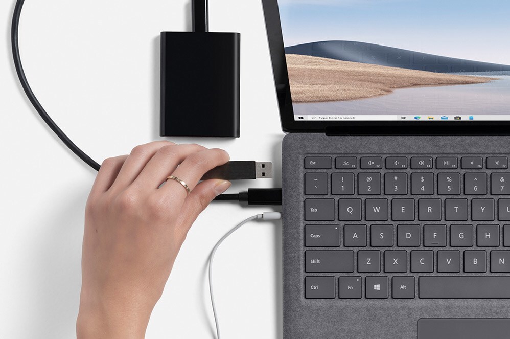 Surface Laptop 4 多种端口连接外部配件