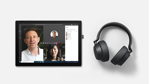 Surface Headphones 2+ 商用版置于 Surface 设备旁