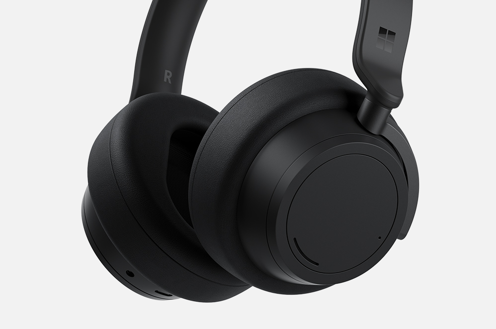 Surface Headphones 2+ 商用版耳罩部件特写。