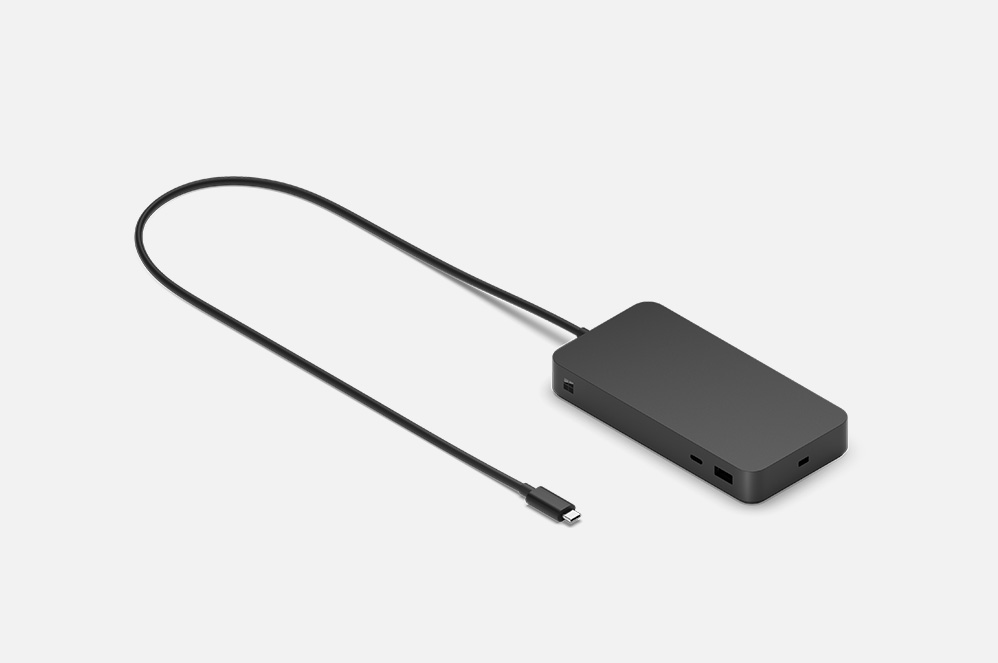 Surface Thunderbolt™ 4 扩展坞展示充电线缆。