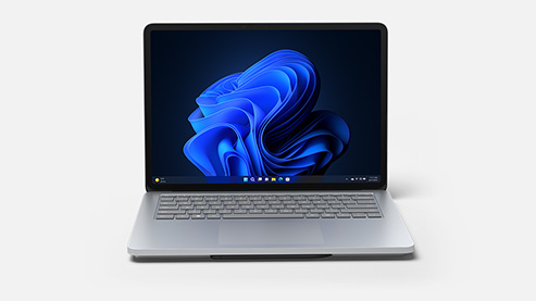 一台处于笔记本电脑模式下，显示屏盖打开的 Surface Laptop Studio 2 商用版，屏幕上显示使用 Windows Hello 面部识别功能的摄像头。
