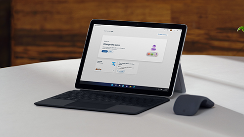Surface Go 4 商用版与 Surface Go 专业键盘盖商用版搭配使用，可提供完整的笔记本电脑体验