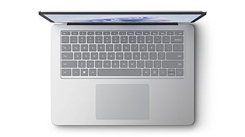 Surface Laptop Studio 2 以顶部视角显示，画面上可以看到键盘和触摸板。