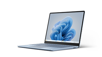 冰晶蓝 Surface Laptop Go 3，屏幕上显示有 Windows bloom 图像，该设备以正面和左侧视图显示。