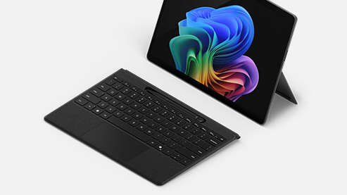 与一台 Surface Pro 商用版相分离的 Surface Pro Flex 键盘商用版在正常工作