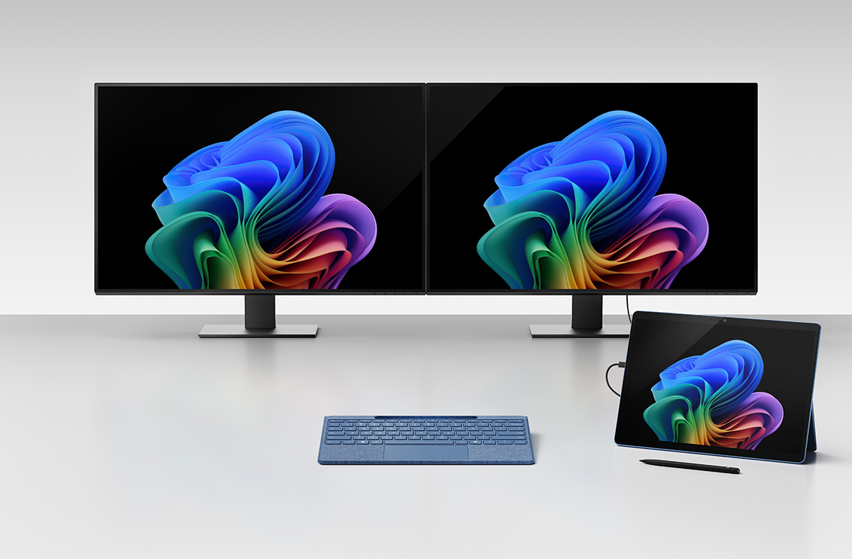 Surface Pro 商用版, Windows 11 AI PC外接两块显示器和Surface Pro Flex keyboard工作