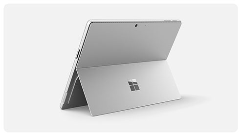 后侧视图，展示了 Surface Pro 商用版的一体式支架。